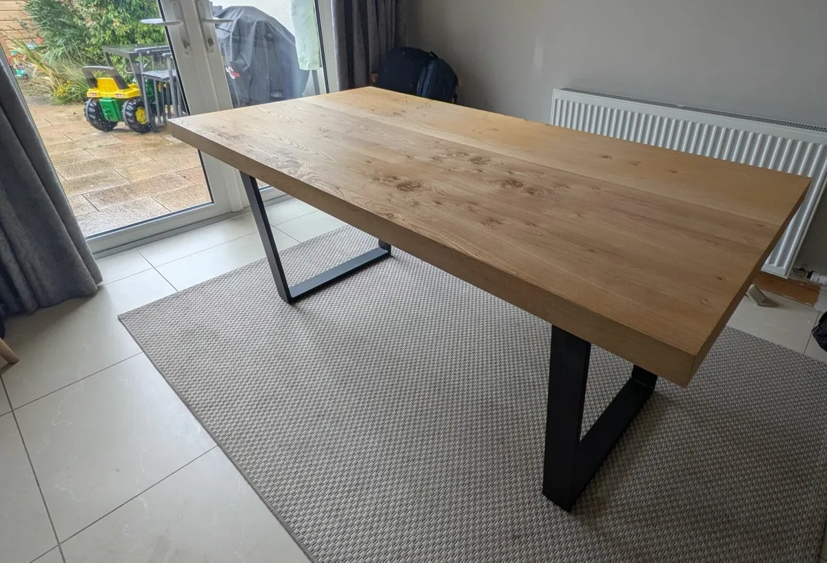 Oak dining table €400 - Image 1