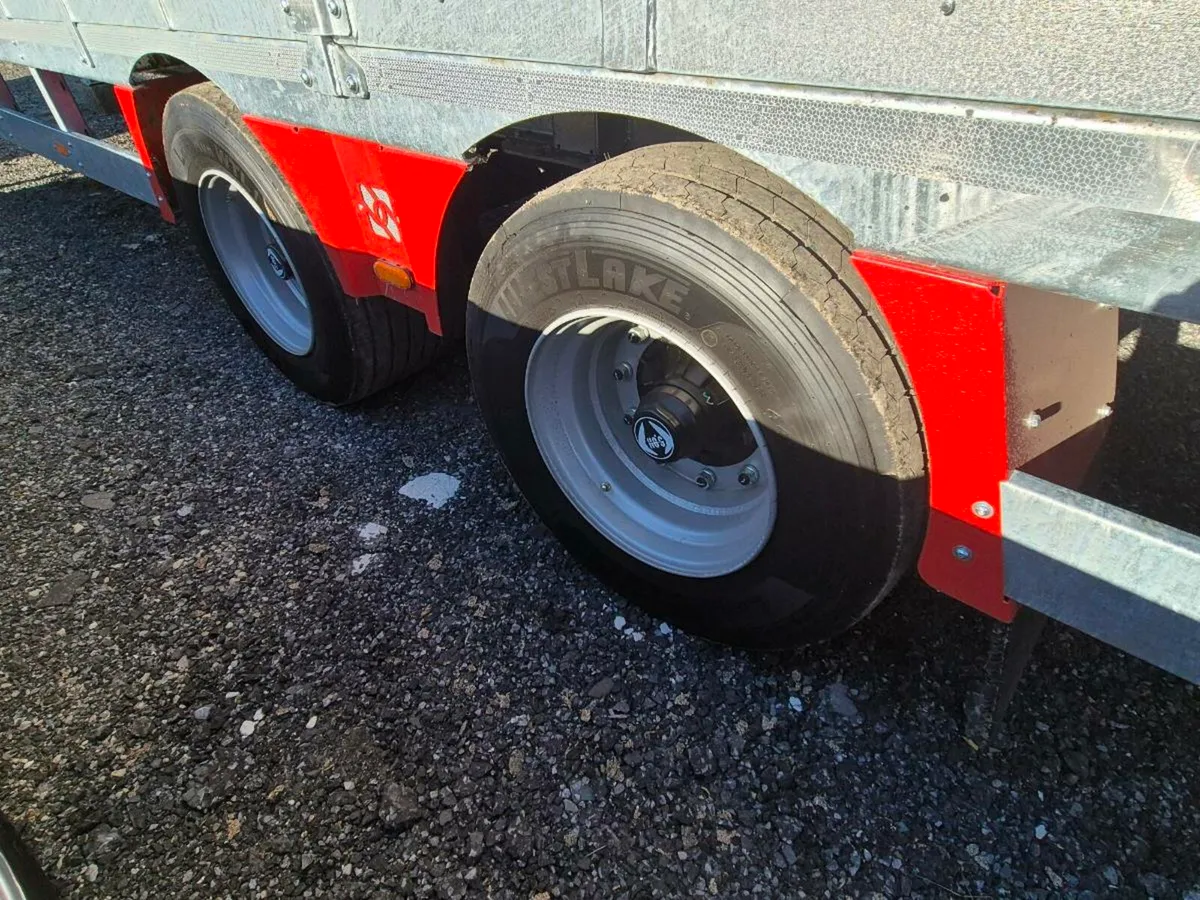 Nugent livestock trailer - Image 4