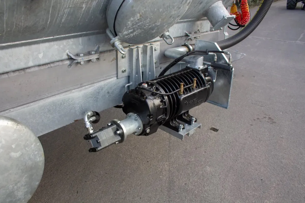 3750 Tanker - Image 4
