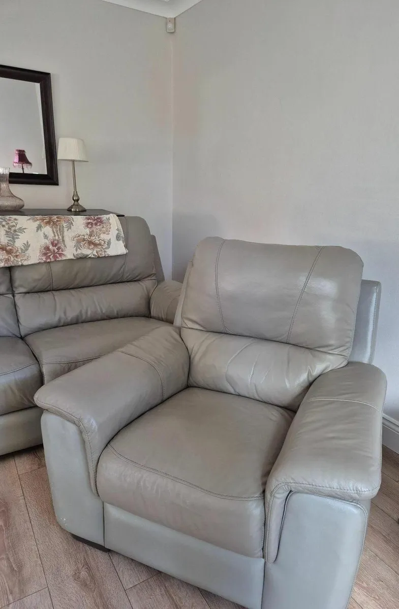 3 Piece Suite 3 +1+1 - Image 2