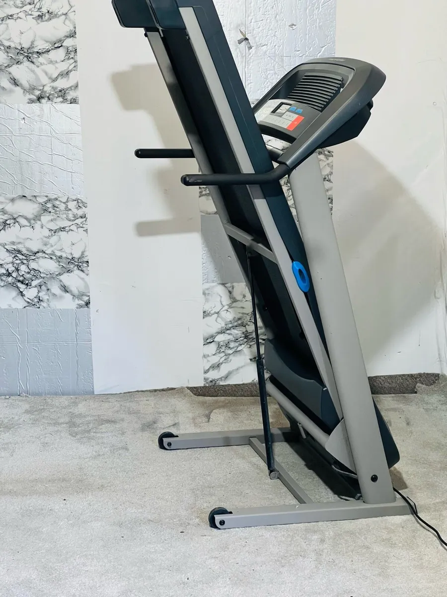 Pro-form motorised treadmill - Image 4