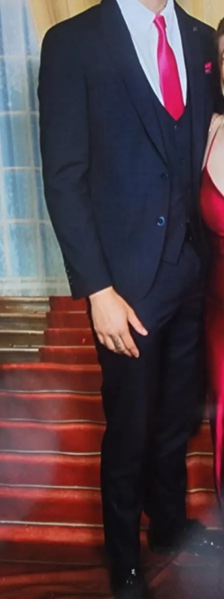 Nearly Brand New Suit / - 3 piece