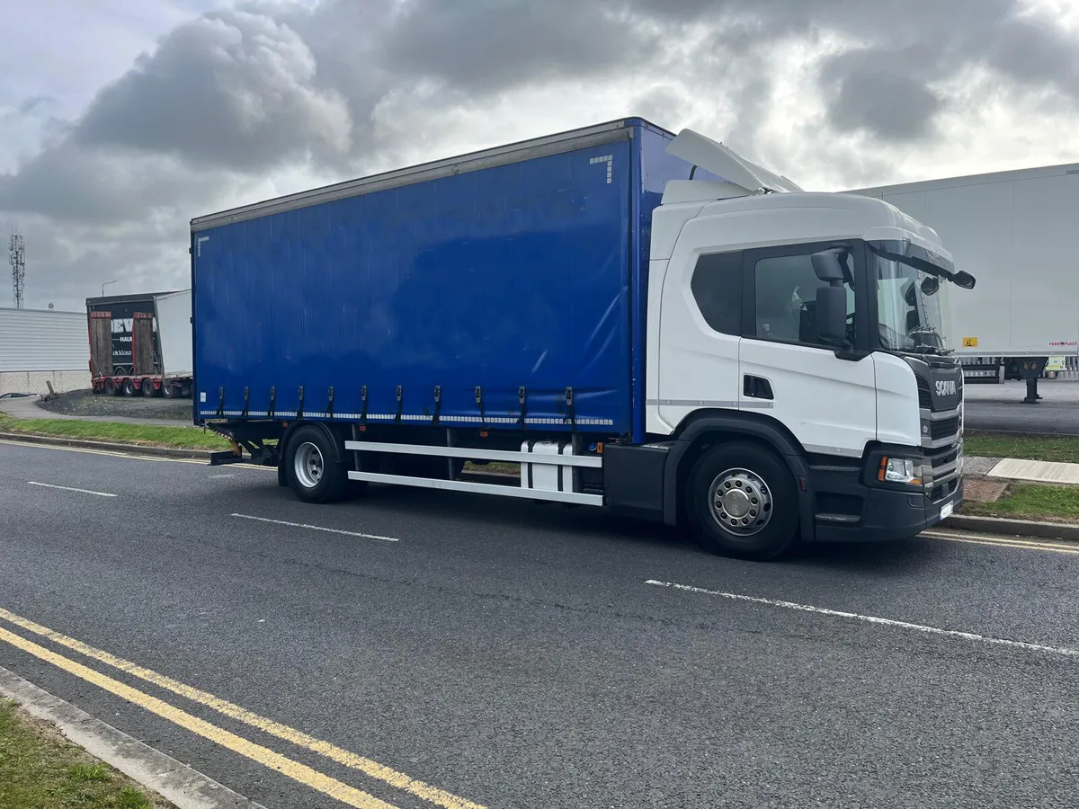 182 registered Scania P250 curtainsider - like new - Image 3