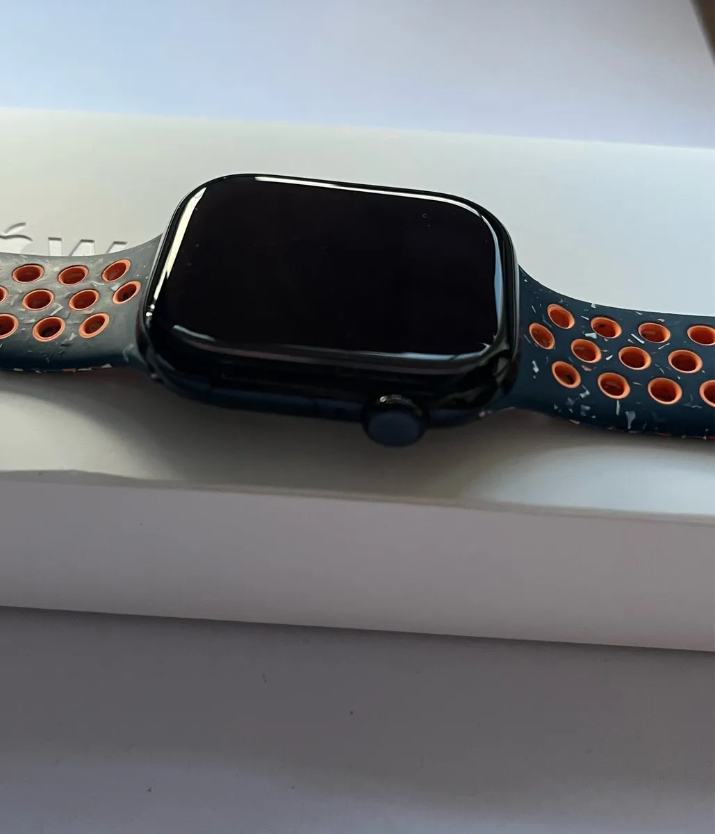 Apple Watch series 10 with original box 46mm - Image 4