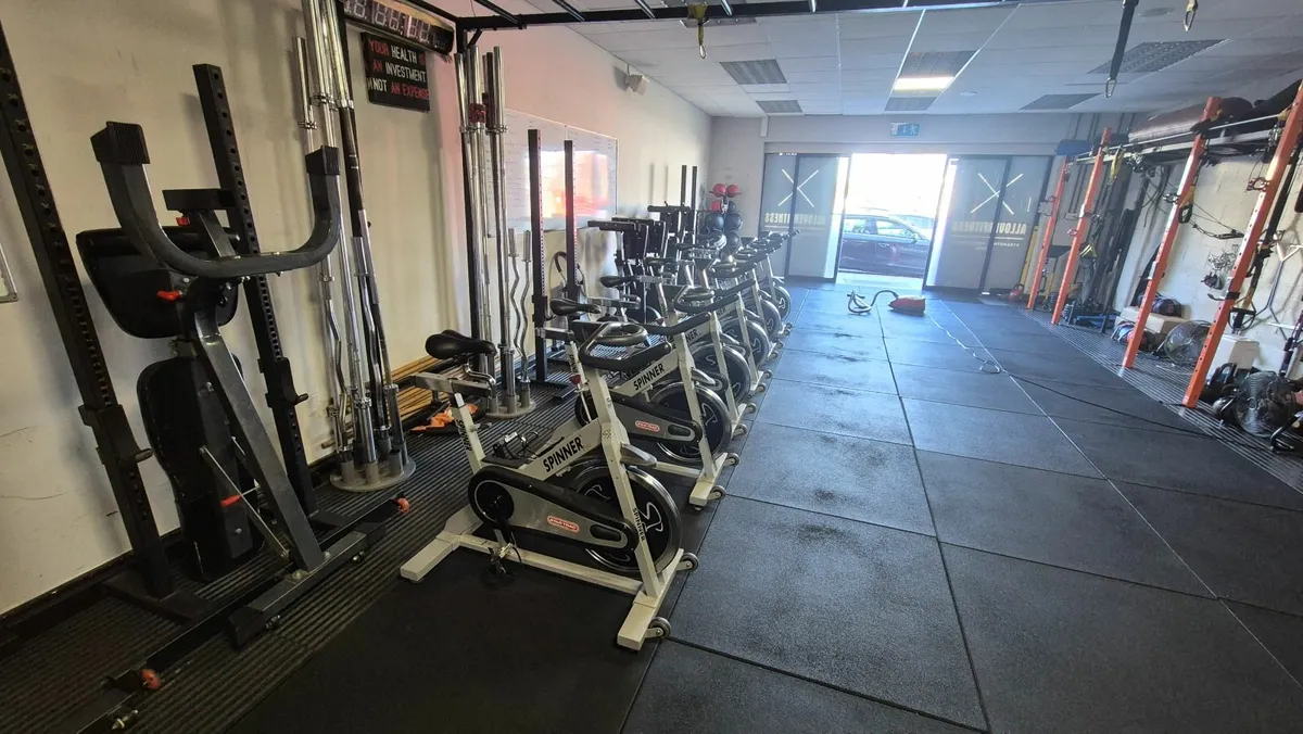 6 Star Trac spinning Bikes - Image 3