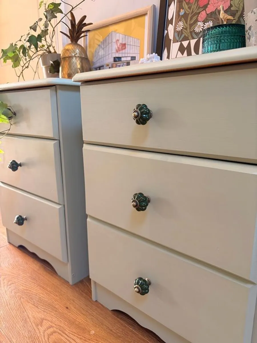 bed side lockers - Image 4
