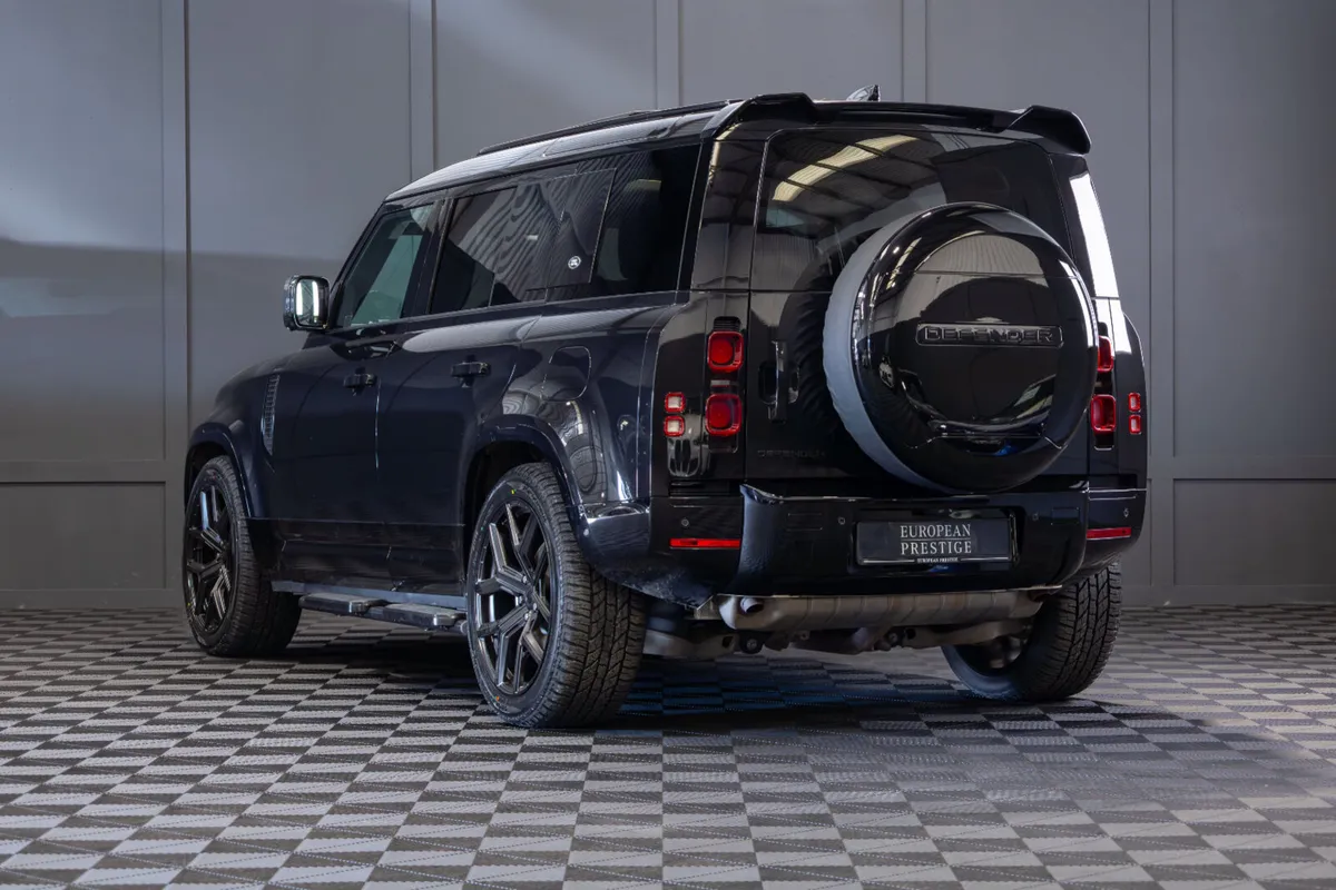 242 Land Rover Defender 110 XS Edition *Pan Roof - Image 4