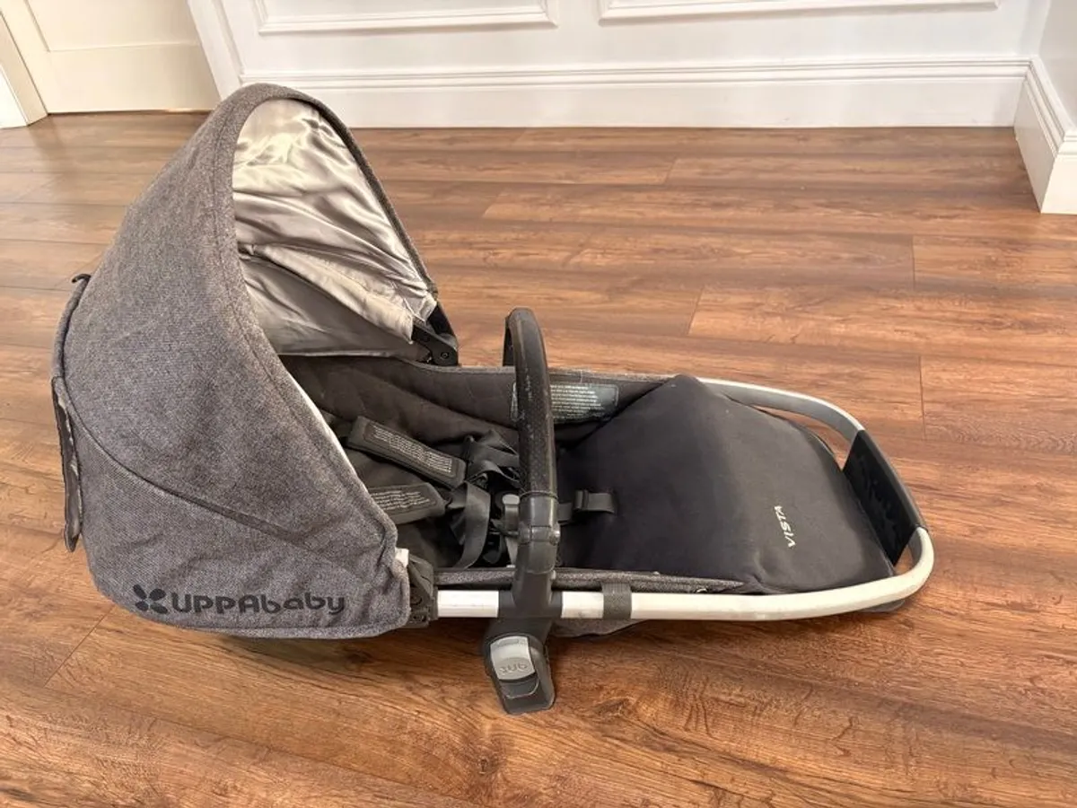 Uppababy Vista Rumble Seat & Apaptors - Image 1