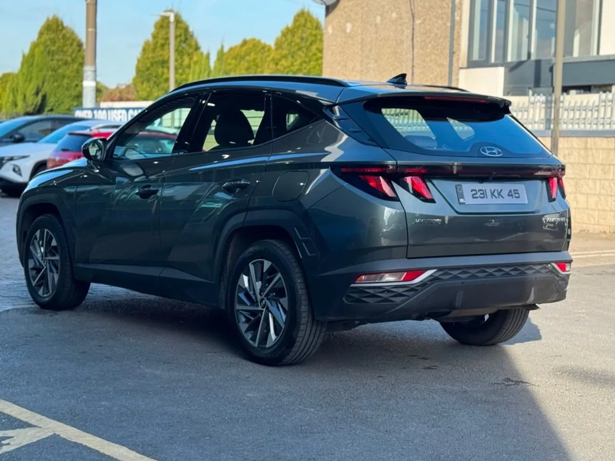 Hyundai Tucson 2WD Executive  Grey Leather  Car O - Image 4