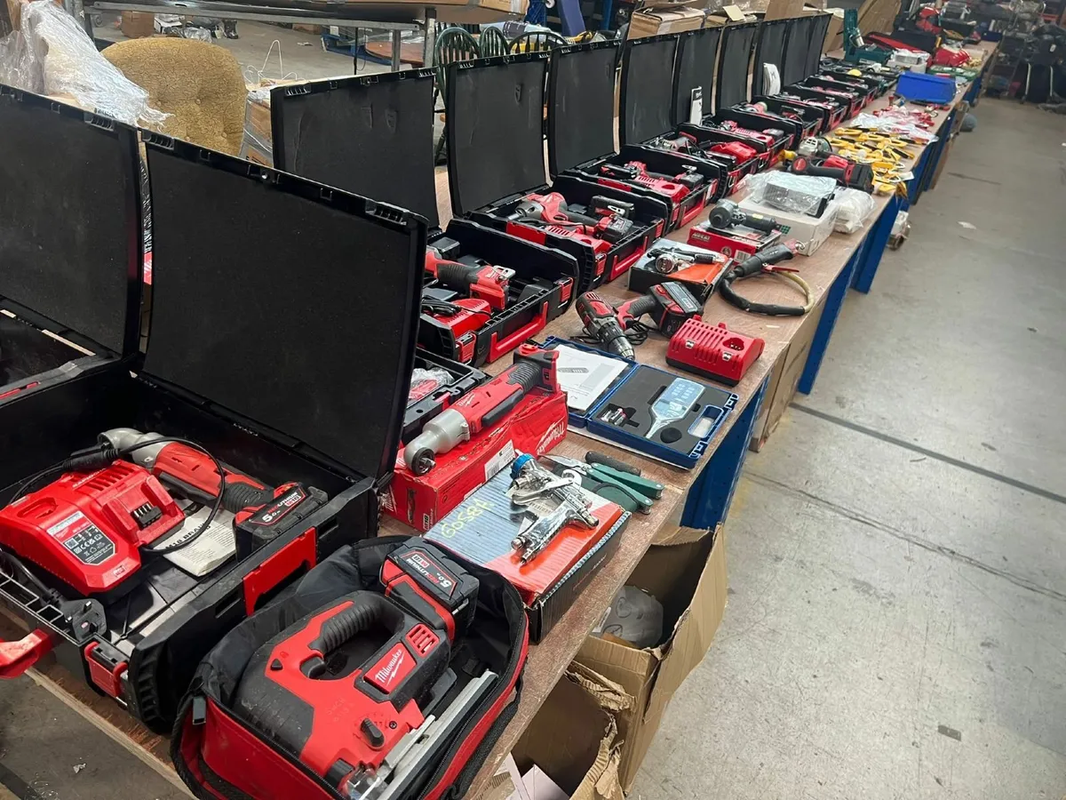 1500 lot tool clearance auction - Image 1