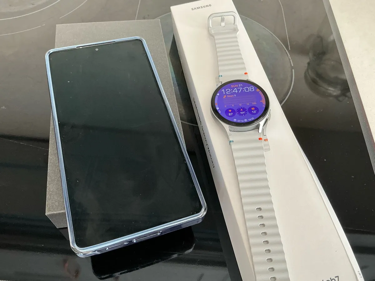 Galaxy phone - Image 2