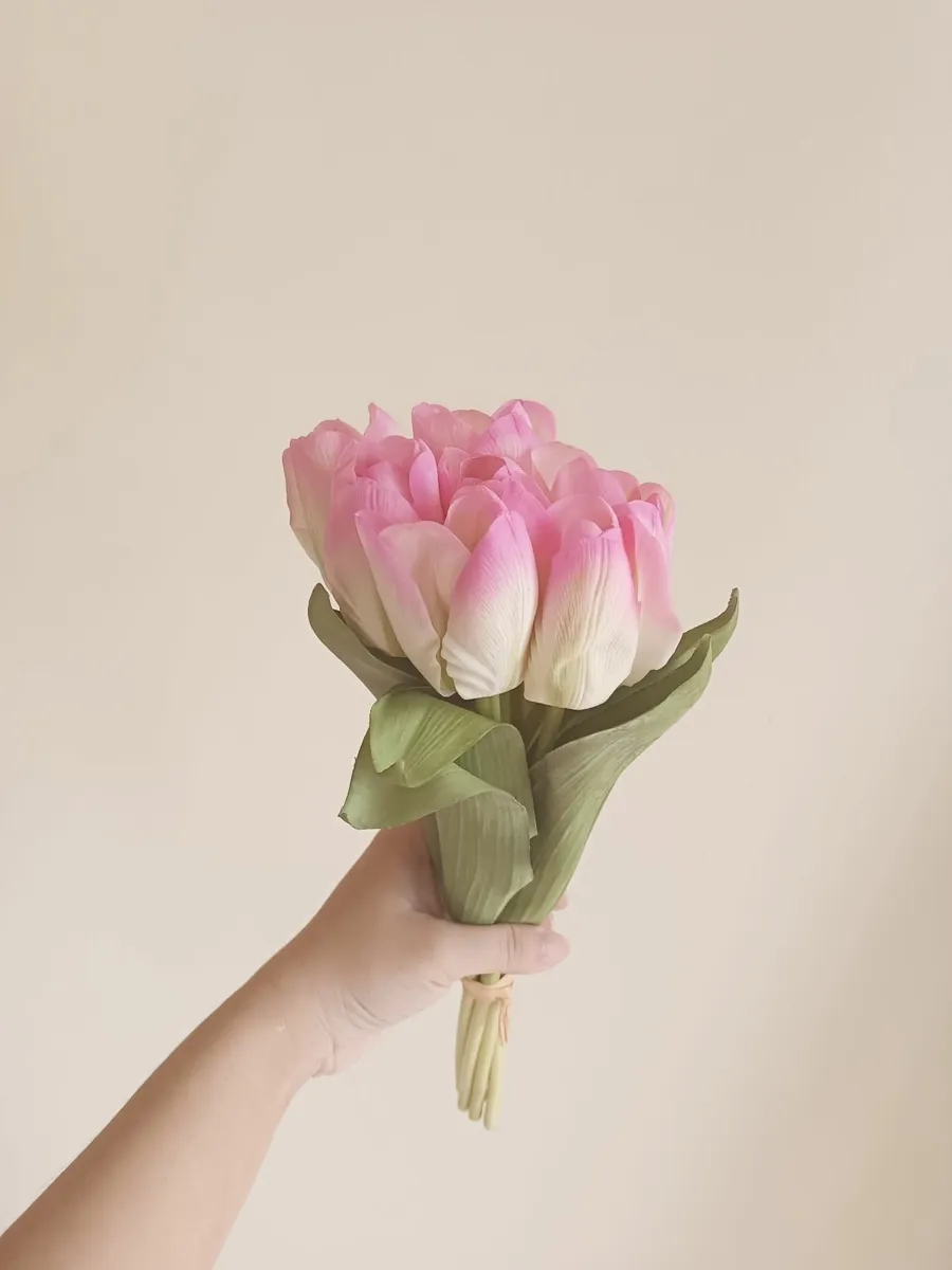 7 pcs  Artificial tulips for home decoration - Image 1
