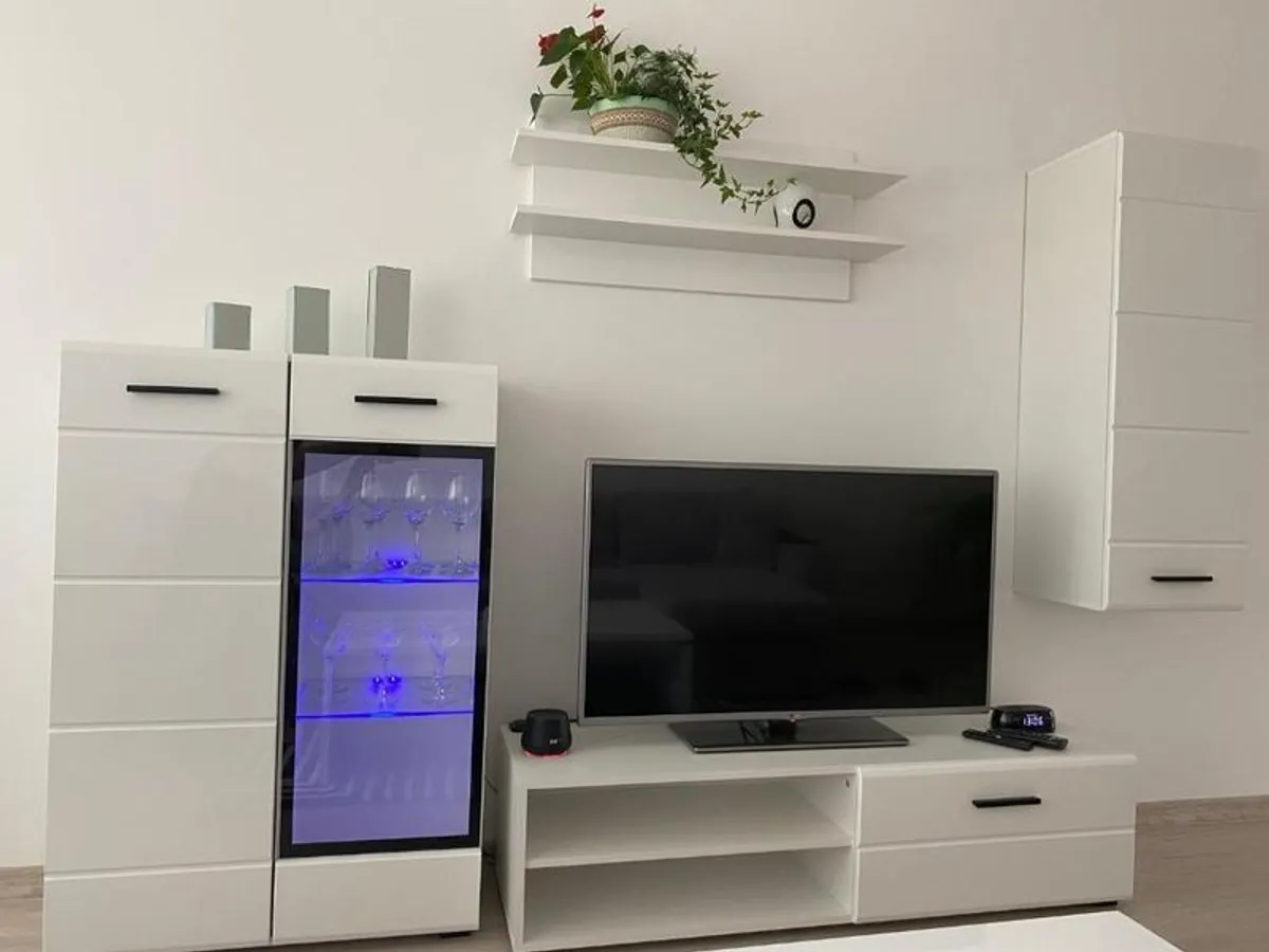 Modern White Gloss Living Room Cabinet with Glass Display