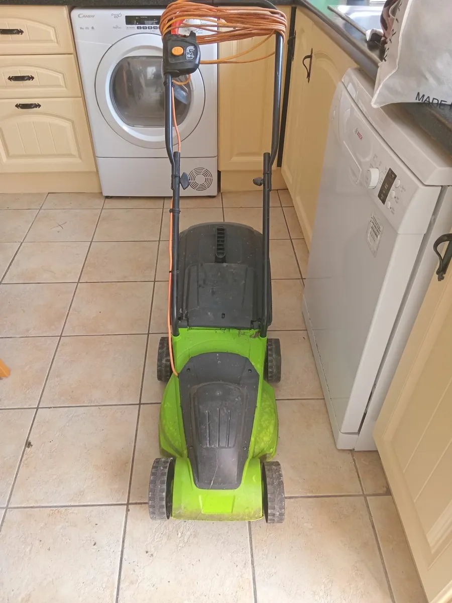Electric lawn mower - Image 1