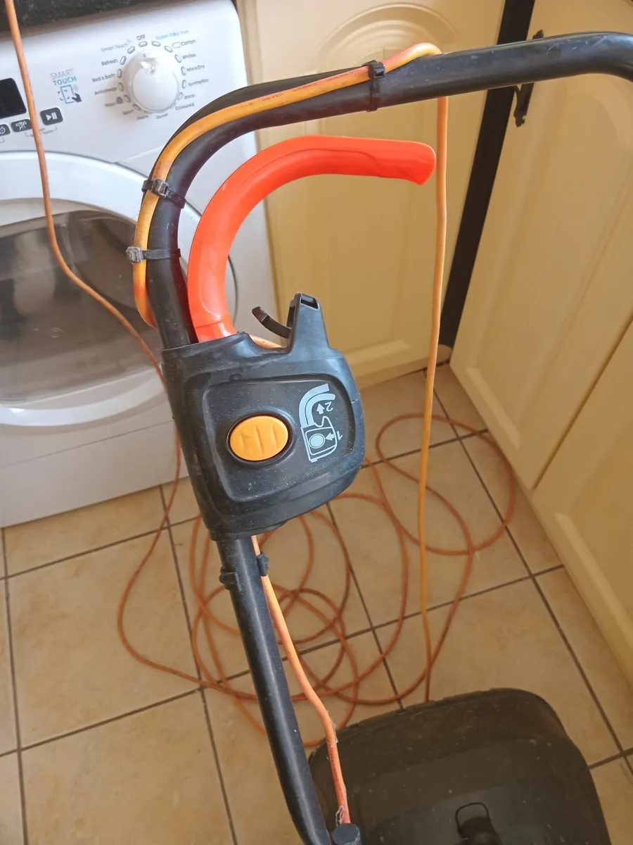 Electric lawn mower - Image 2