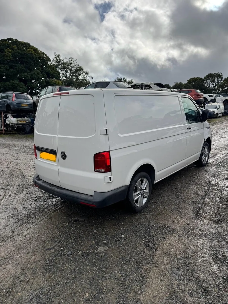 2021 VW transporter t6.5 2.0 Tdi swb for breaking - Image 3