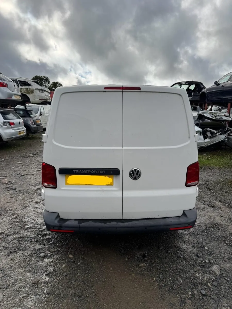 2021 VW transporter t6.5 2.0 Tdi swb for breaking - Image 4