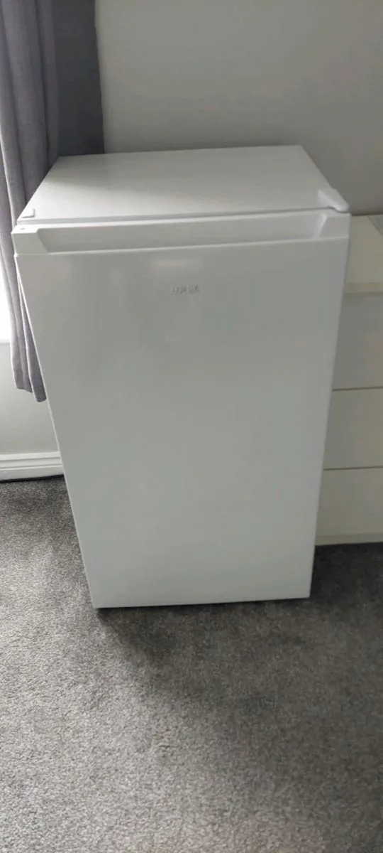 Undercounter fridge - Image 1