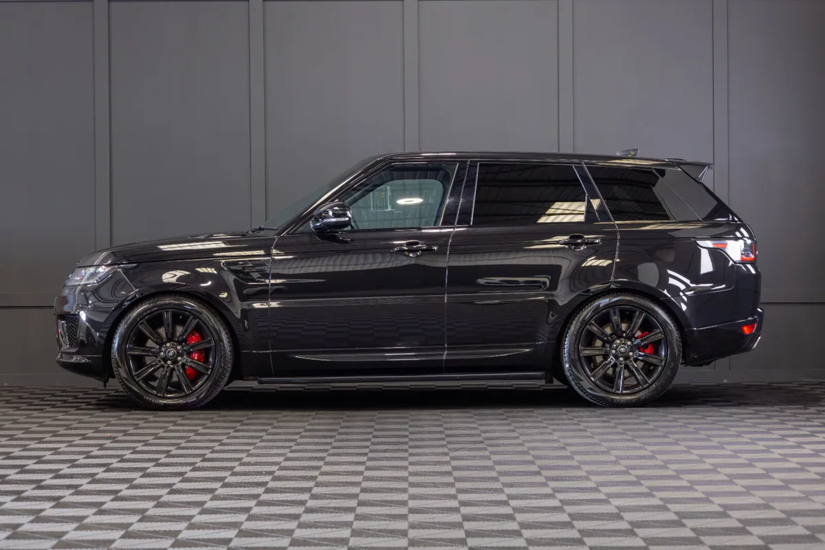 212 Range Rover Sport P400e HSE Dynamic Black - Image 3