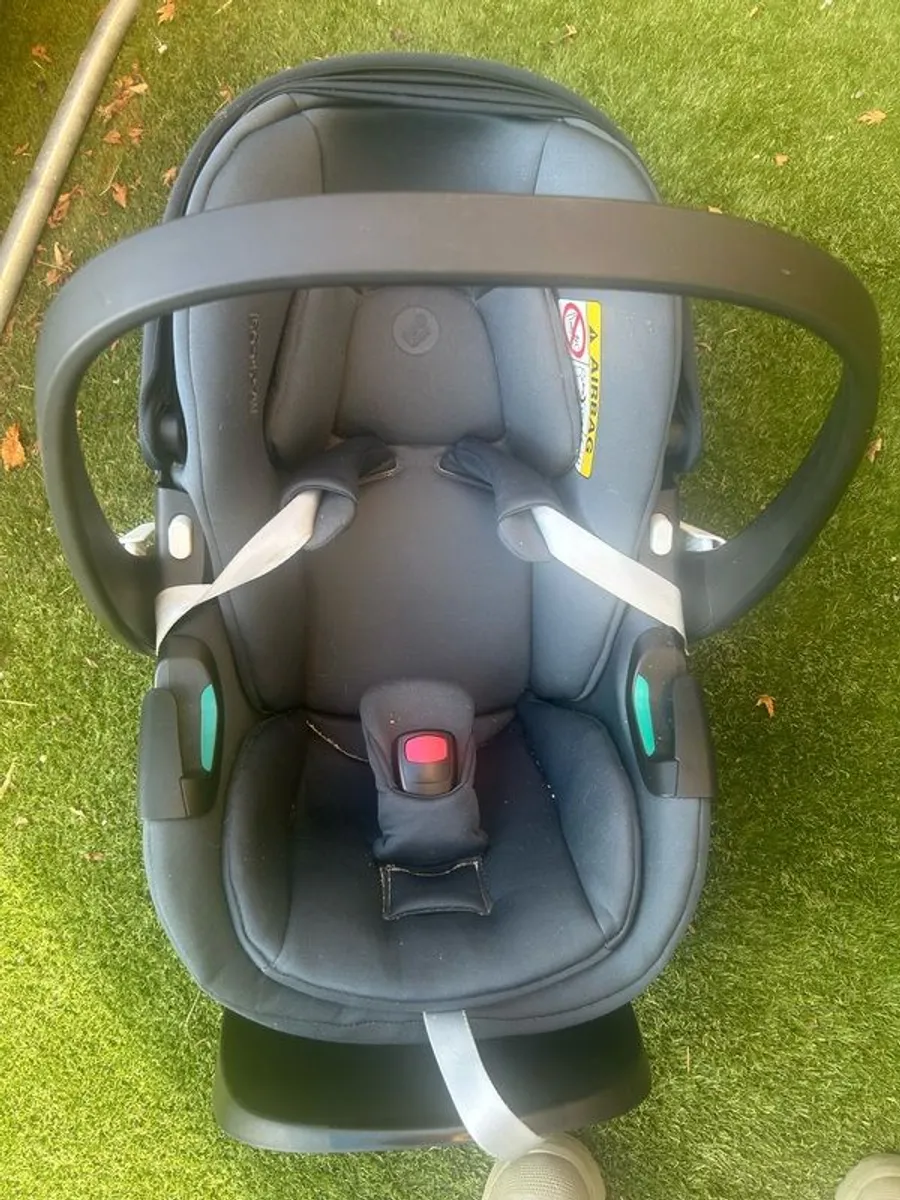 Maxi-Cosi Pebble 360 Baby Car Seat - Image 1