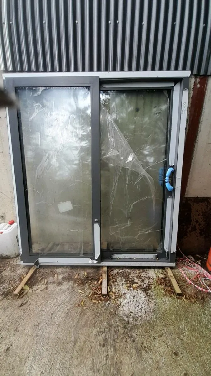 Sliding Door - Image 1