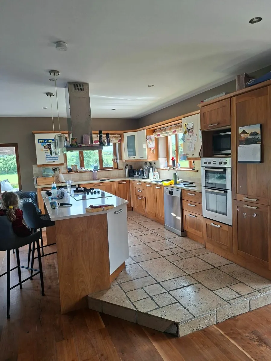 Kitchen units - Image 1