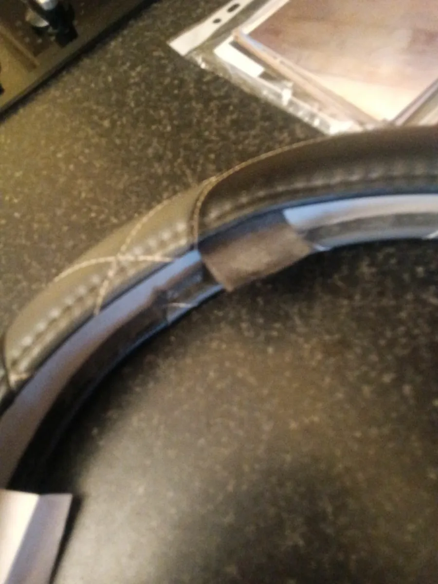 Leather steering wheel cover - Image 2
