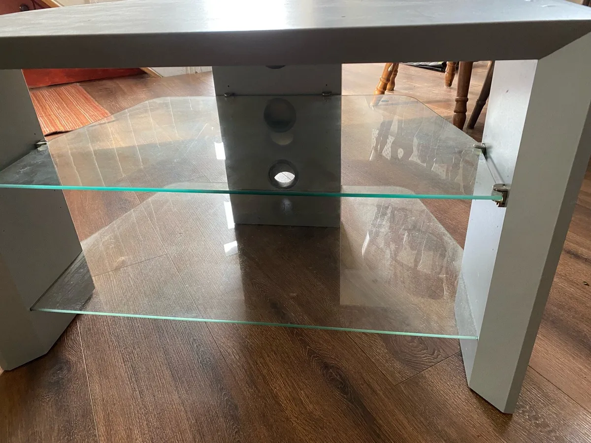 TV stand - Image 1