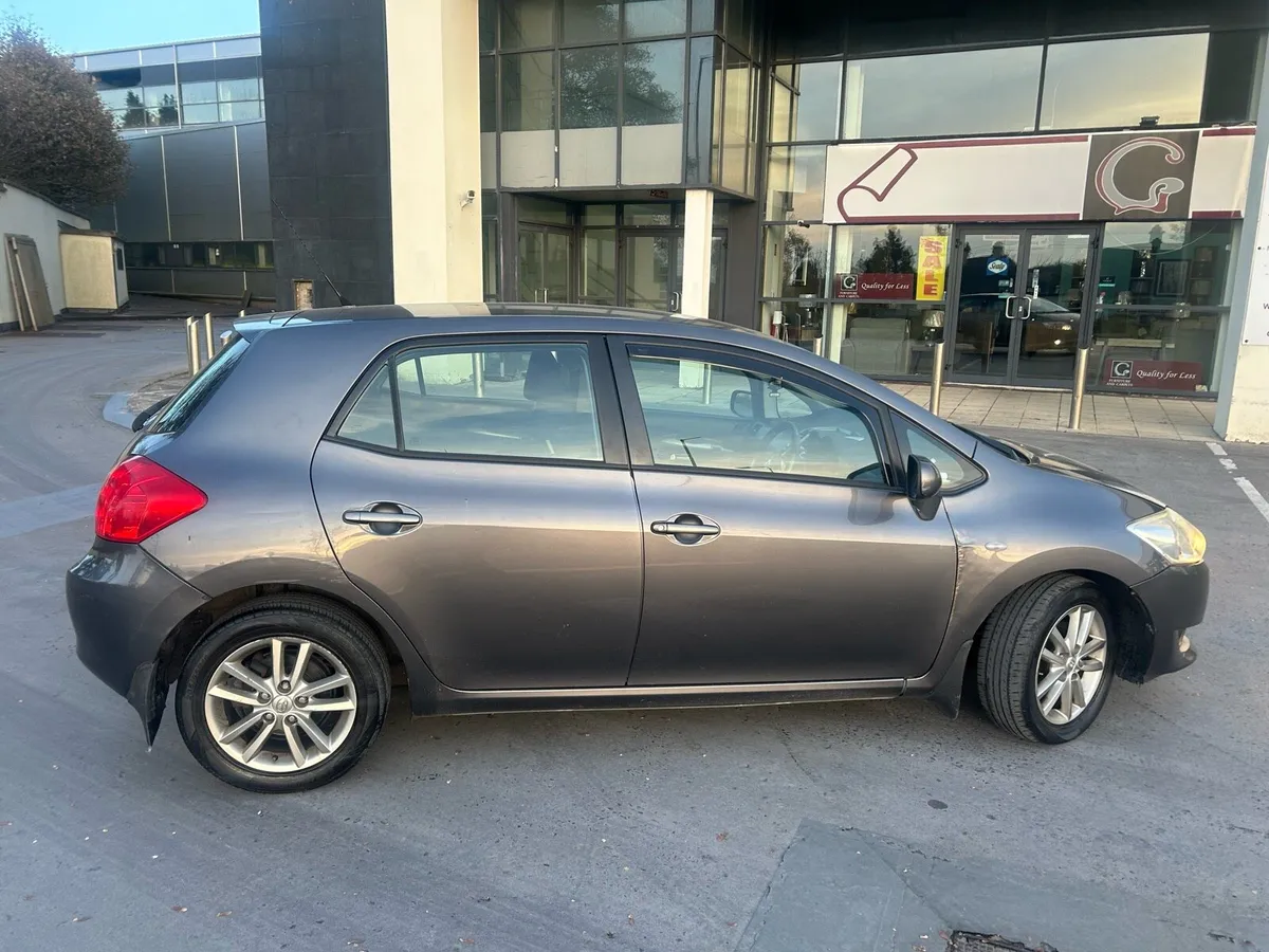 Toyota Auris 1.4 petrol with NCT+TAX - Image 4