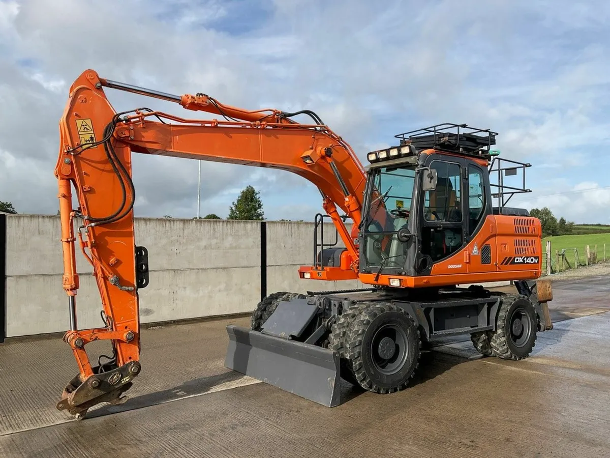 DOOSAN DX140W-3 14 TON RUBBER WHEELED EXCAVATOR - Image 1