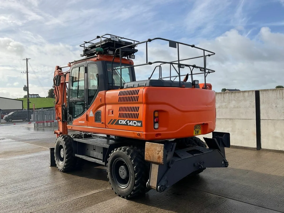 DOOSAN DX140W-3 14 TON RUBBER WHEELED EXCAVATOR - Image 4