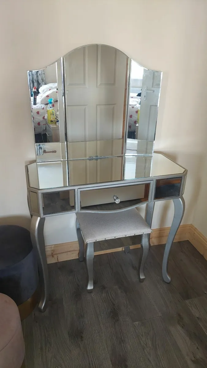 Dressing table with stool - Image 2