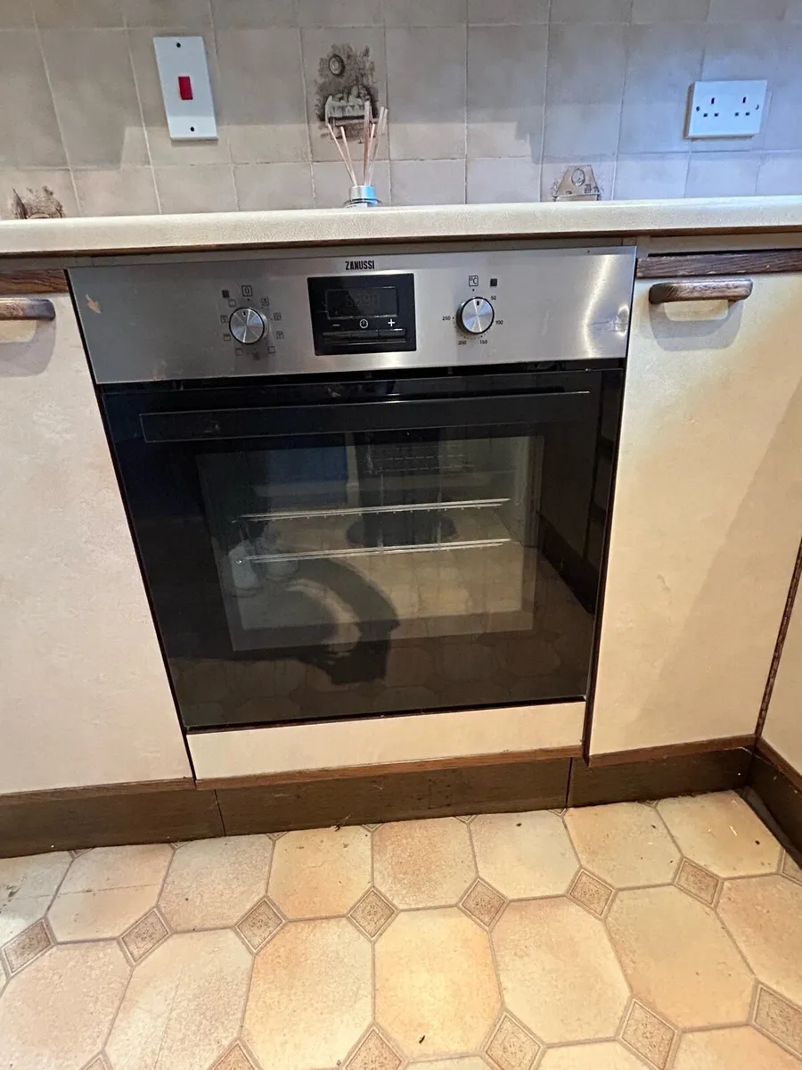 Oven and Hob - Image 2