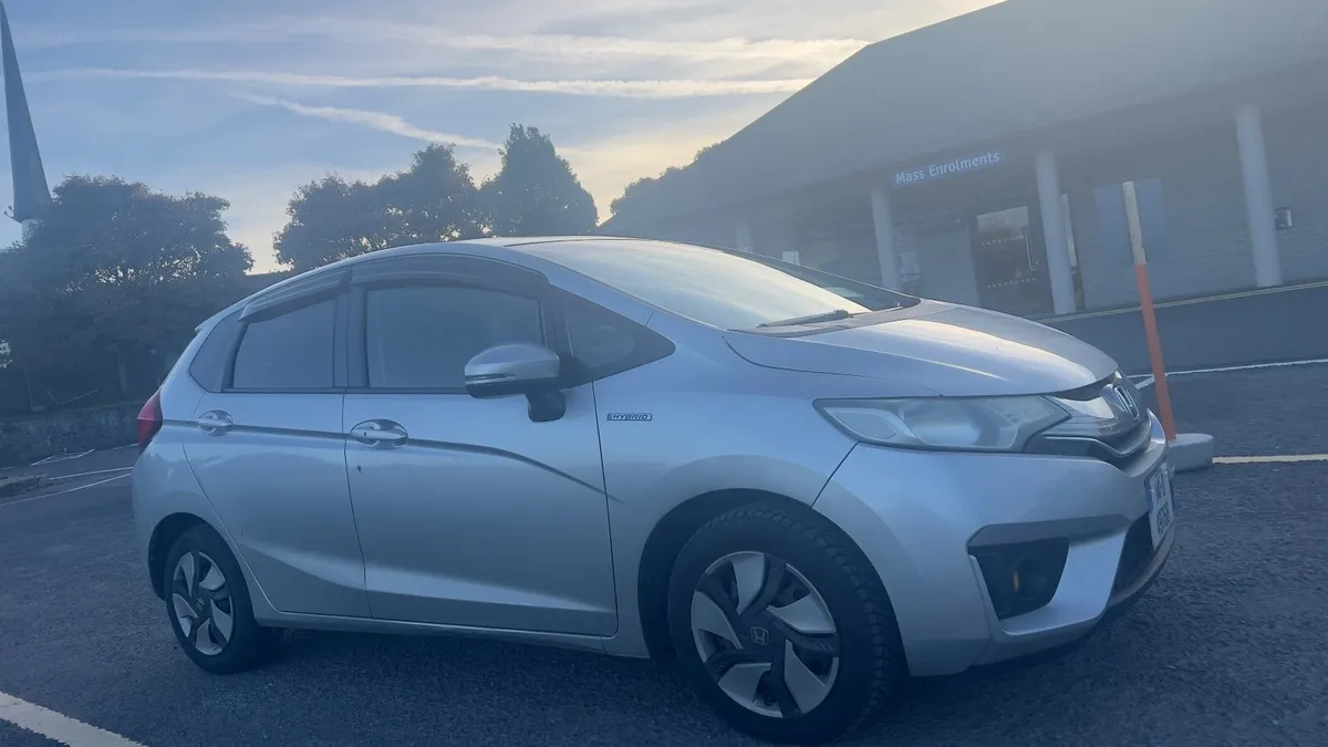Honda Fit 2014 - Image 2