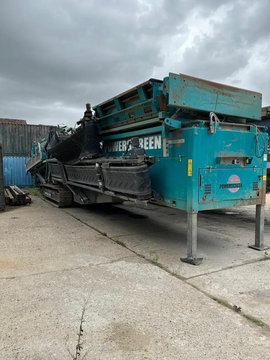 20’ Powerscreen Chieftain 2200 3 Deck  Screener - Image 1