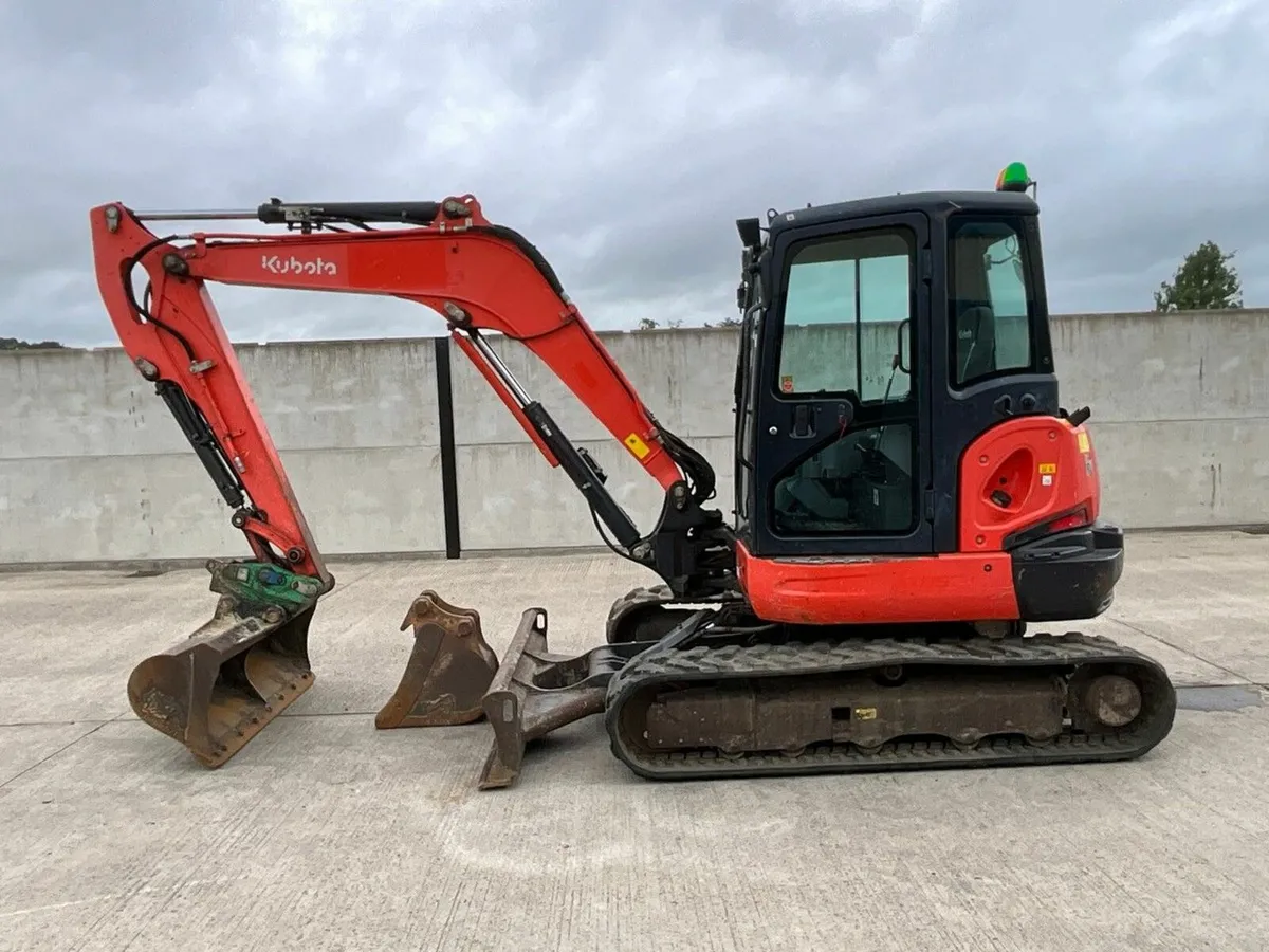 KUBOTA KX057-4 5.5 TON MIDI EXCAVATOR - Image 3