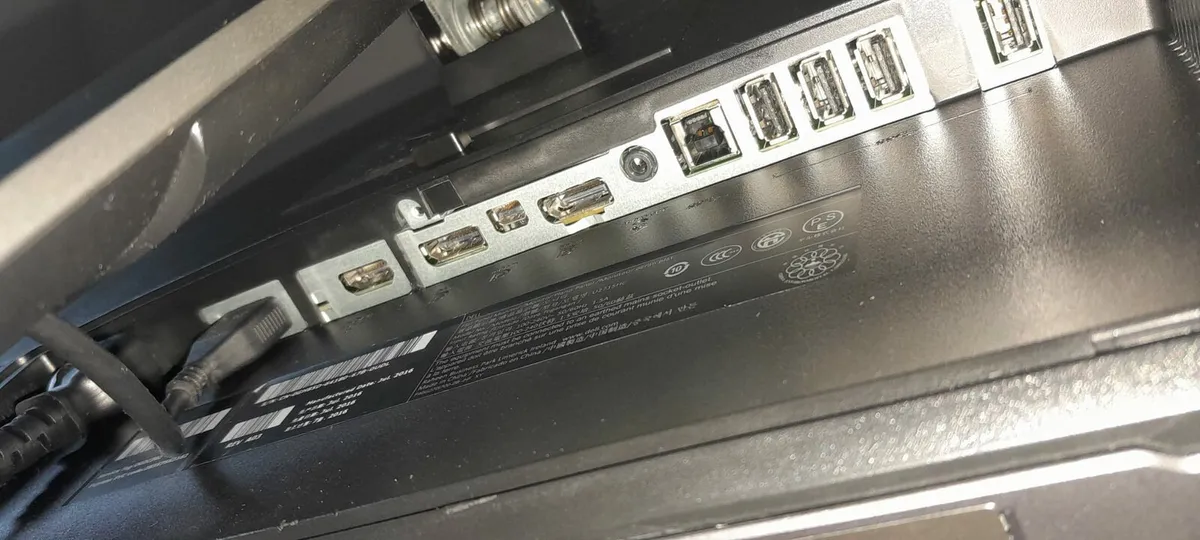 DELL 24-inch LCD Monitor - Image 2