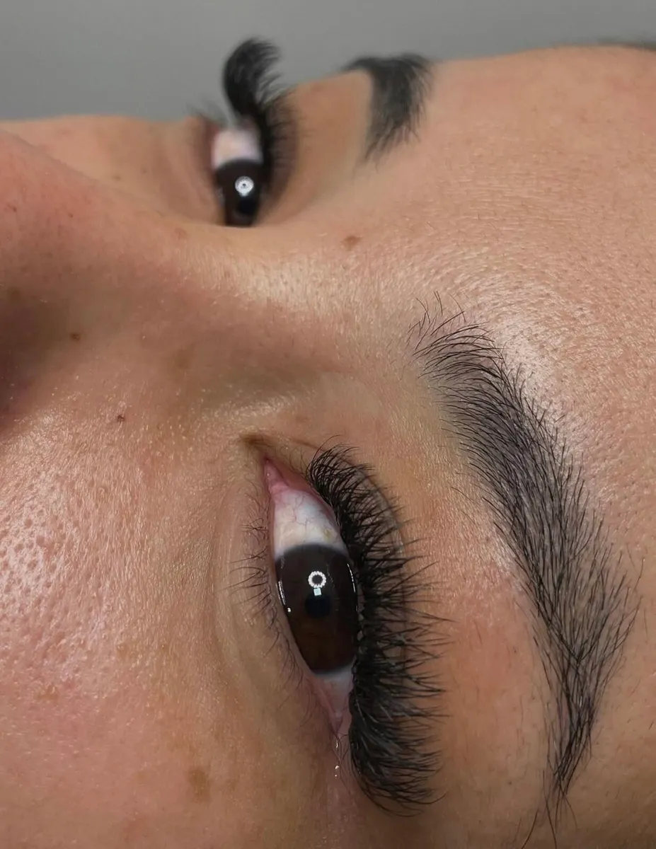 eyelash extensions - Image 1