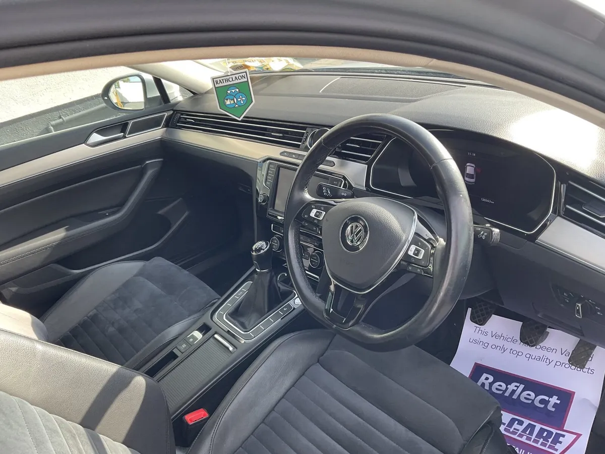 Volkswagen Passat 2017 - Image 2