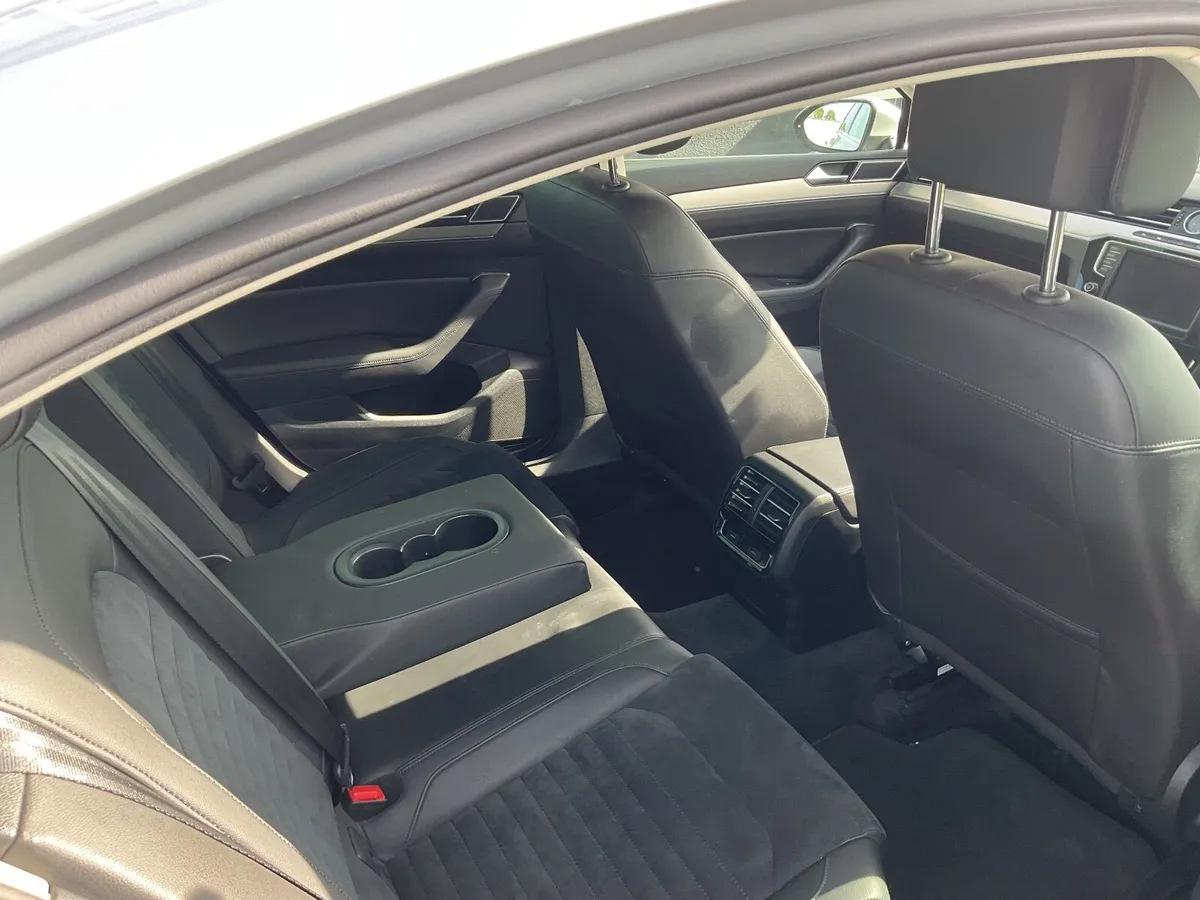 Volkswagen Passat 2017 - Image 4