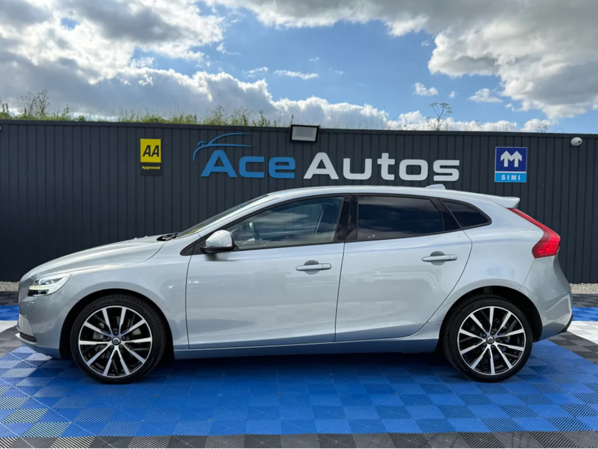Volvo V40 DYNAMIC - 2.0L DIESEL - AUTO - 12M WARRA - Image 4