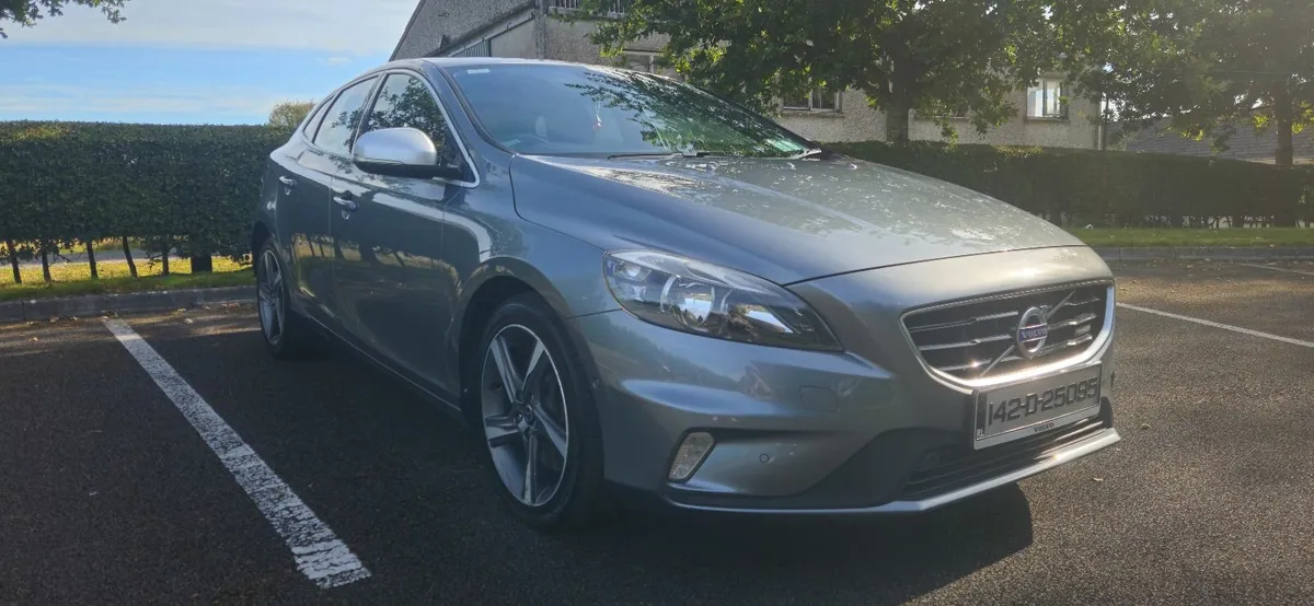 Volvo V40 D3 2014 (5-Cylinders, NCT'd & TAX'd) - Image 1