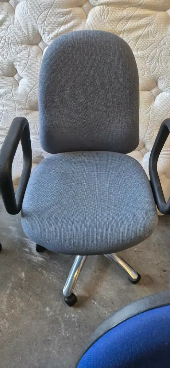 Office chairs x11 - Image 4