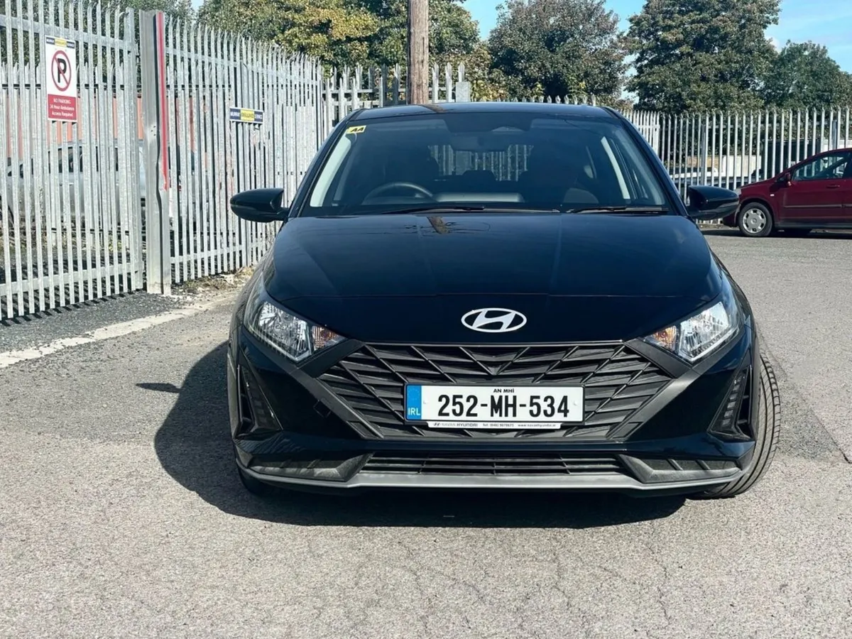 Hyundai i20 Deluxe Plus - Image 2