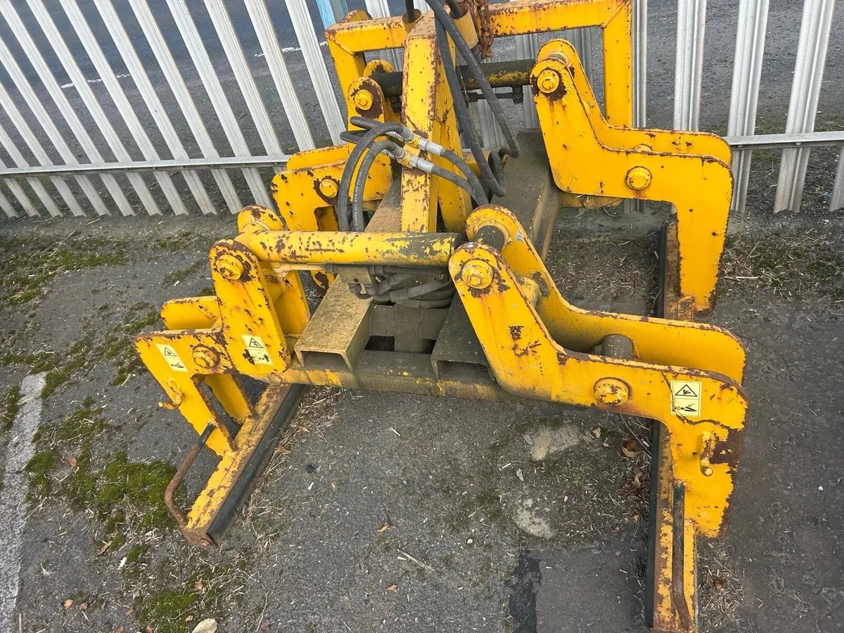 Telehandler grab