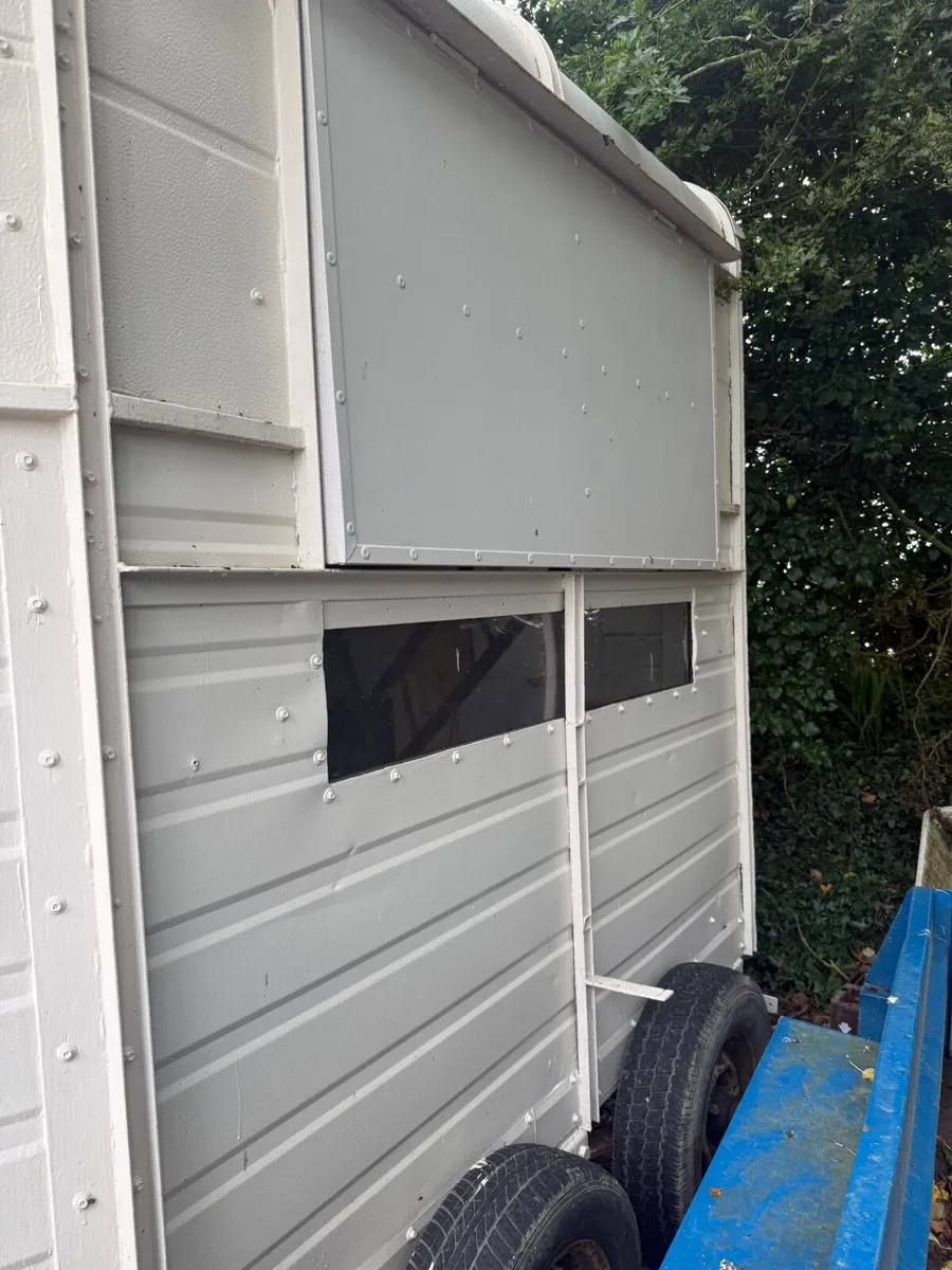 Converted Horse Box - Image 4