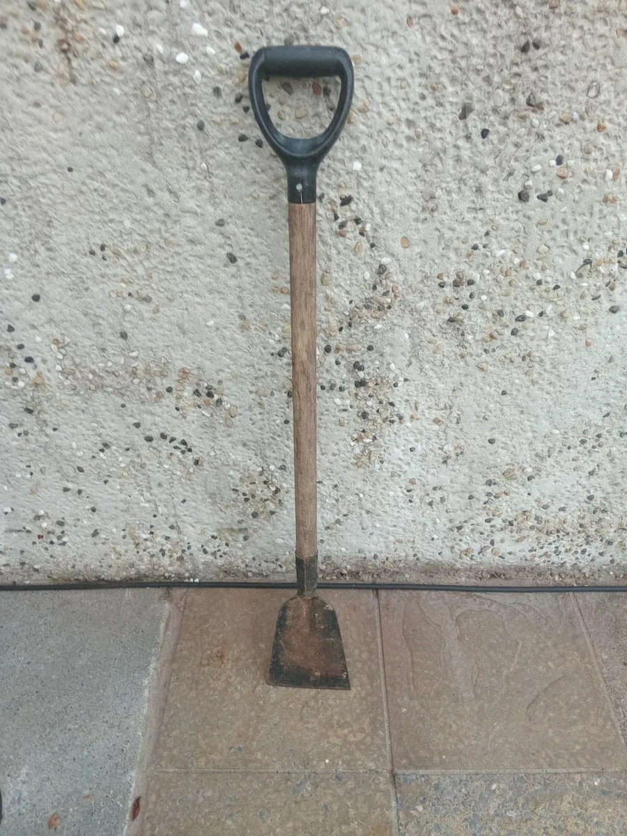 Garden rakes and lawn edging tool - Image 2