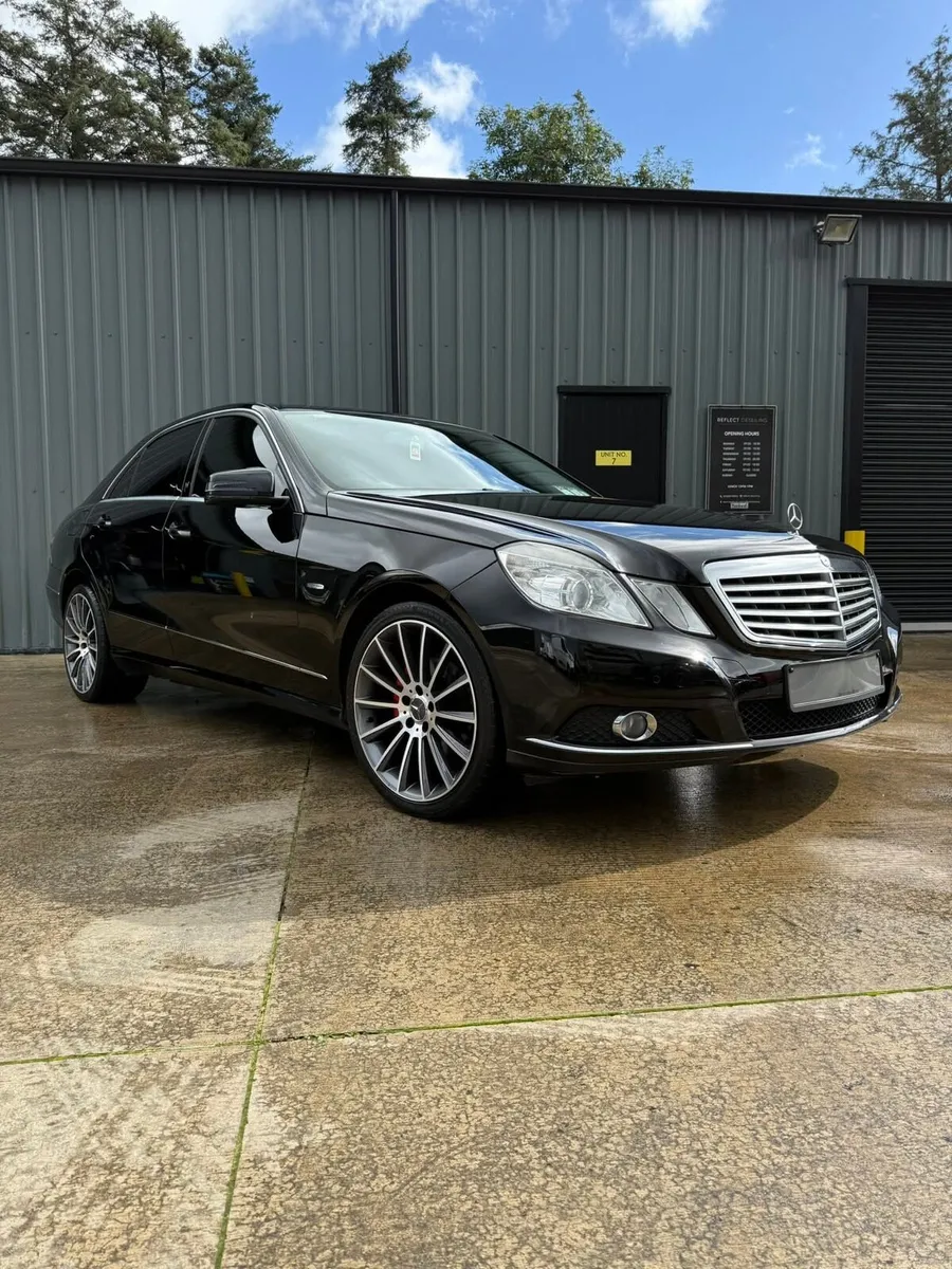 Mercedes-Benz E220 - Image 1