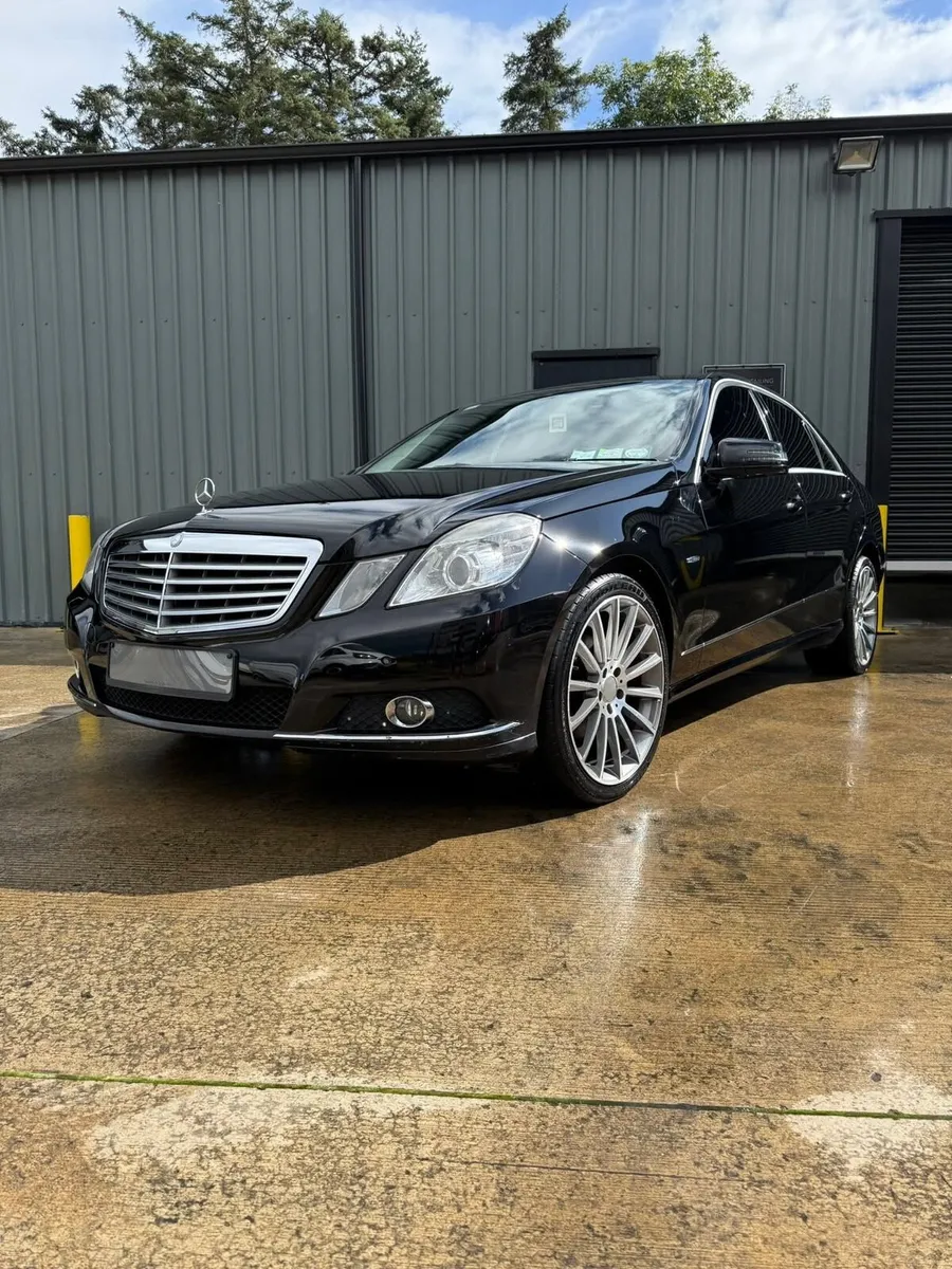 Mercedes-Benz E220 - Image 2