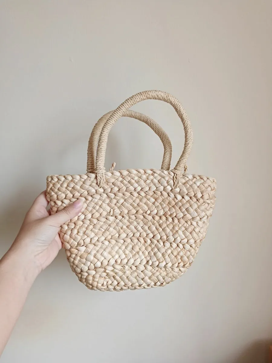 Lot of Woven baskets and artificial flowers foam - Image 3